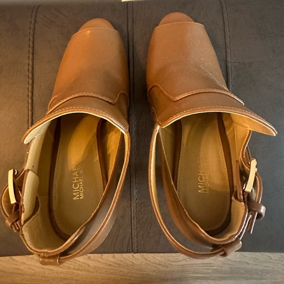 Michael Kors - Size 8 - Picture 6 of 7